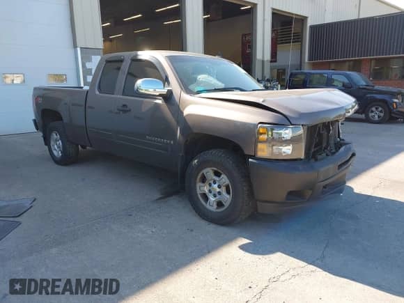 2008 Chevrolet Silverado 1500 1LT с VIN 2GCEK190881175170, выставлен на аукционе IAAI как лот 42686186 с пробегом 149 961 миль миль и . История ставок и продаж доступна на DreamBid. Изображение 1.