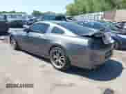 2014 Ford Mustang GT z VIN 1ZVBP8CF7E5310141, wystawiony jako IAAI lot #42610122 z przebiegiem 126 444 mil mil oraz . Historia ofert i sprzedaży dostępna na DreamBid. Obrazek 3.