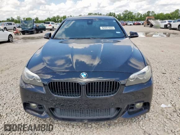 2015 BMW 5 Series 550i z VIN WBAKN9C50FD961539, wystawiony jako Copart lot #62201055 z przebiegiem 129 182 mil mil oraz Czysty tytuł • Clean title. Historia ofert i sprzedaży dostępna na DreamBid. Obrazek 5.