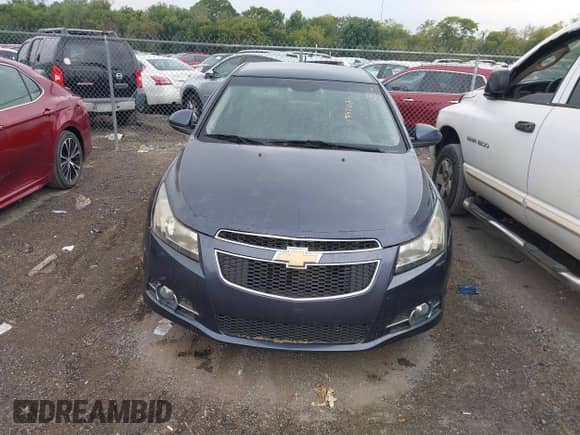 2014 Chevrolet Cruze 1LT with VIN 1G1PC5SB3E7213274, listed as a IAAI auction lot 43285909 with 193,588 mi miles and . Bid and sale history available at DreamBid. Image 6.