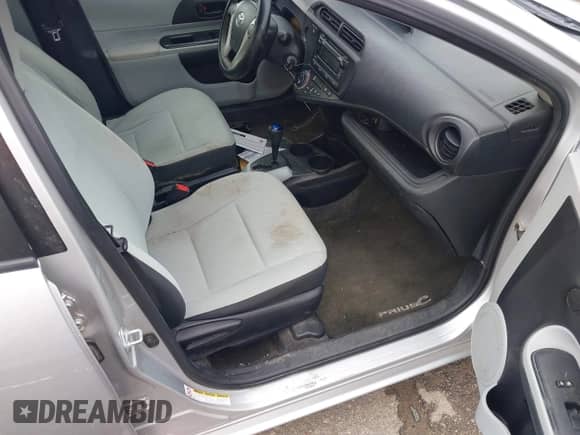 2014 Toyota Prius One z VIN JTDKDTB31E1059131, wystawiony jako IAAI lot #42999949 z przebiegiem 185 962 mil mil oraz . Historia ofert i sprzedaży dostępna na DreamBid. Obrazek 5.