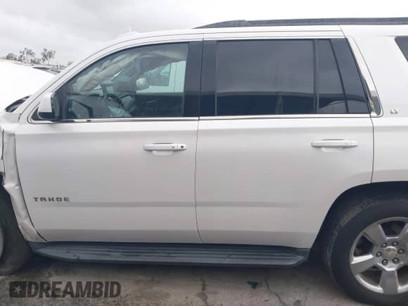 2018 Chevrolet Tahoe LT z VIN 1GNSKBKC7JR351112, wystawiony jako IAAI lot #41732631 z przebiegiem 103 771 mil mil oraz . Historia ofert i sprzedaży dostępna na DreamBid. Obrazek 14.