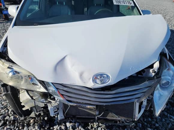 2013 Toyota Sienna XLE AAS z VIN 5TDYK3DC8DS332113, wystawiony jako Copart lot #69010115 z przebiegiem 148 685 mil mil oraz Szkoda całkowita • Salvage title. Historia ofert i sprzedaży dostępna na DreamBid. Obrazek 12.