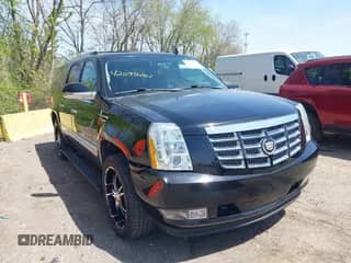 2011 Cadillac Escalade ESV Premium z VIN 1GYS4JEFXBR161853, wystawiony jako IAAI lot #42095261 z przebiegiem 210 363 mil mil oraz . Historia ofert i sprzedaży dostępna na DreamBid. Obrazek 1.