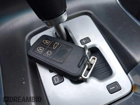 2012 Volvo S60 T6 с VIN YV1902FH7C2105461, выставлен на аукционе IAAI как лот 41323392 с пробегом 98 059 миль миль и . История ставок и продаж доступна на DreamBid. Изображение 11.