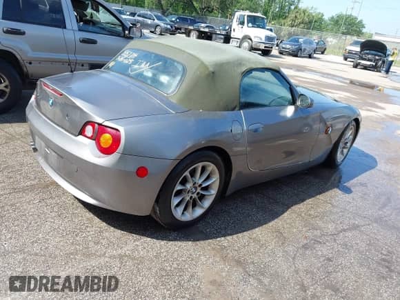 2004 BMW Z4 2.5i с VIN 4USBT33544LS52714, выставлен на аукционе IAAI как лот 41899891 с пробегом Не указан миль и . История ставок и продаж доступна на DreamBid. Изображение 4.