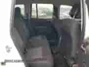 2014 Jeep Compass Sport z VIN 1C4NJCBA2ED548222, wystawiony jako Copart lot #84583235 z przebiegiem Nie podano mil oraz Czysty tytuł • Clean title. Historia ofert i sprzedaży dostępna na DreamBid. Obrazek 10.
