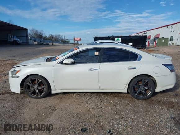 2013 Nissan Maxima S with VIN 1N4AA5AP2DC811562, listed as a IAAI auction lot 41277183 with Not provided miles and . Bid and sale history available at DreamBid. Image 14.
