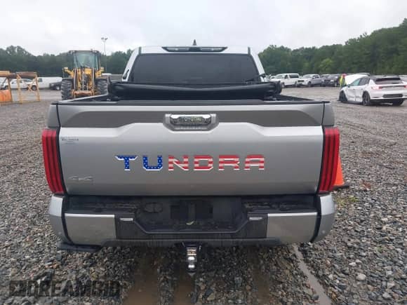 2024 Toyota Tundra Limited z VIN 5TFJA5DB2RX216804, wystawiony jako IAAI lot #42913960 z przebiegiem 13 394 mil mil oraz . Historia ofert i sprzedaży dostępna na DreamBid. Obrazek 16.