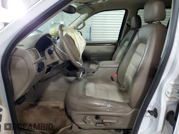 2003 Ford Explorer with VIN 1FMZU84K33ZB53800, listed as a Copart auction lot 46228105 with 185,178 mi miles and Non repairable. Bid and sale history available at DreamBid. Image 7.