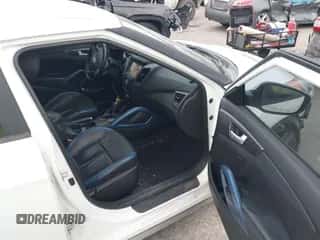 2014 Hyundai Veloster Turbo z VIN KMHTC6AE1EU182501, wystawiony jako IAAI lot #43333749 z przebiegiem 157 957 mil mil oraz . Historia ofert i sprzedaży dostępna na DreamBid. Obrazek 5.