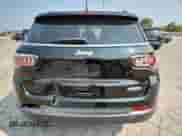 2019 Jeep Compass Latitude z VIN 3C4NJCBB5KT832717, wystawiony jako Copart lot #71620115 z przebiegiem 83 479 mil mil oraz Szkoda całkowita • Salvage title. Historia ofert i sprzedaży dostępna na DreamBid. Obrazek 6.