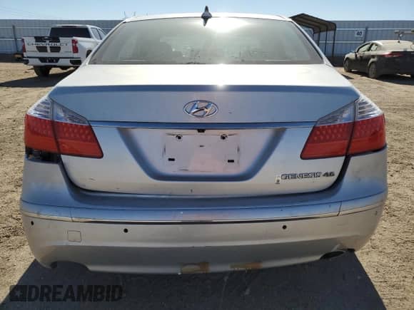 2011 Hyundai Genesis z VIN KMHGC4DF9BU127140, wystawiony jako Copart lot #66174315 z przebiegiem 138 474 mil mil oraz Szkoda całkowita • Salvage title. Historia ofert i sprzedaży dostępna na DreamBid. Obrazek 6.