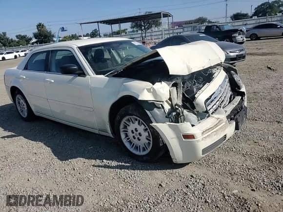 2006 Chrysler 300 with VIN 2C3KA43R26H309775, listed as a Copart auction lot 69139595 with 121,645 mi miles and Salvage title. Bid and sale history available at DreamBid. Image 13.