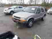 2000 Chevrolet Blazer LT with VIN 1GNDT13WXY2279737, listed as a IAAI auction lot 41101393 with 180,695 mi miles and . Bid and sale history available at DreamBid. Image 2.