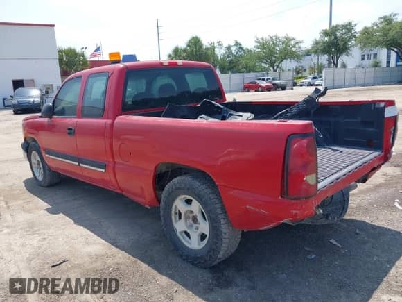 2005 Chevrolet Silverado 1500 Work Truck z VIN 1GCEC19X15Z309756, wystawiony jako IAAI lot #42232258 z przebiegiem Nie podano mil oraz . Historia ofert i sprzedaży dostępna na DreamBid. Obrazek 3.