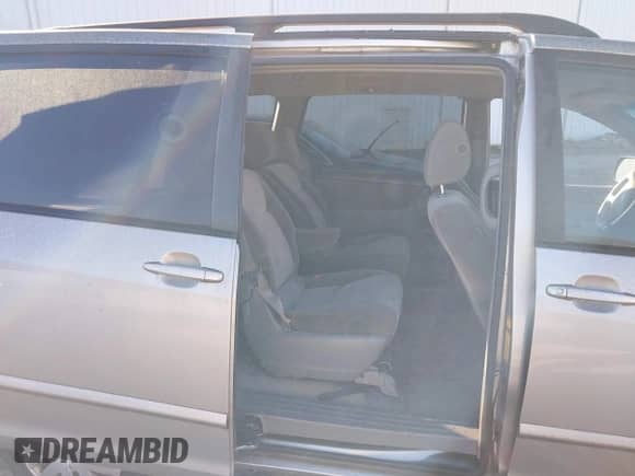2010 Toyota Sienna CE с VIN 5TDKK4CC5AS315181, выставлен на аукционе IAAI как лот 43497500 с пробегом 225 749 миль миль и . История ставок и продаж доступна на DreamBid. Изображение 8.
