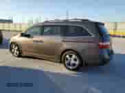 2013 Honda Odyssey Touring z VIN 5FNRL5H93DB050994, wystawiony jako Copart lot #89448415 z przebiegiem 138 294 mil mil oraz Czysty tytuł • Clean title. Historia ofert i sprzedaży dostępna na DreamBid. Obrazek 2.