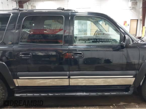 2002 Chevrolet Suburban Z71 z VIN 3GNFK16ZX2G334316, wystawiony jako IAAI lot #42452821 z przebiegiem 208 923 mil mil oraz . Historia ofert i sprzedaży dostępna na DreamBid. Obrazek 13.