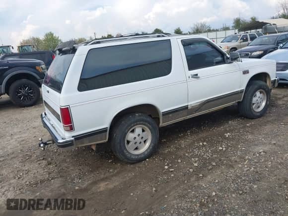 1988 Chevrolet Blazer с VIN 1GNCT18Z1J0182779, выставлен на аукционе IAAI как лот 41799629 с пробегом 244 716 миль миль и . История ставок и продаж доступна на DreamBid. Изображение 4.