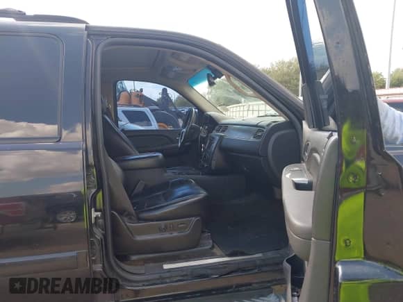 2007 Chevrolet Tahoe LT z VIN 1GNFK13027R324179, wystawiony jako IAAI lot #43394158 z przebiegiem 282 586 mil mil oraz . Historia ofert i sprzedaży dostępna na DreamBid. Obrazek 5.