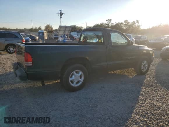 2000 Dodge Dakota with VIN 1B7FL26X5YS781647, listed as a Copart auction lot 83320044 with Not provided miles and Salvage title. Bid and sale history available at DreamBid. Image 3.