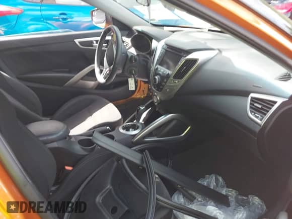 2016 Hyundai Veloster с VIN KMHTC6ADXGU301155, выставлен на аукционе IAAI как лот 43250975 с пробегом 61 556 миль миль и . История ставок и продаж доступна на DreamBid. Изображение 5.