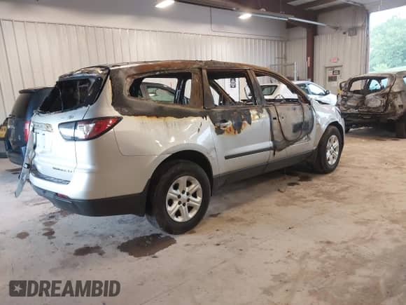 2015 Chevrolet Traverse LS z VIN 1GNKVFKD8FJ375092, wystawiony jako IAAI lot #42559831 z przebiegiem 138 891 mil mil oraz . Historia ofert i sprzedaży dostępna na DreamBid. Obrazek 4.