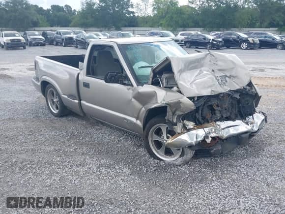 2002 Chevrolet S-10 с VIN 1GCCS14W728117798, выставлен на аукционе IAAI как лот 42439393 с пробегом Не указан миль и . История ставок и продаж доступна на DreamBid. Изображение 1.