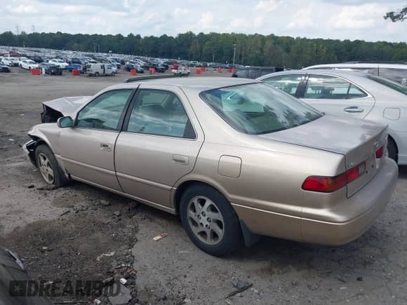 1997 Toyota Camry LE z VIN 4T1BF22K5VU923734, wystawiony jako IAAI lot #43278188 z przebiegiem 164 078 mil mil oraz . Historia ofert i sprzedaży dostępna na DreamBid. Obrazek 3.