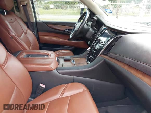 2015 Cadillac Escalade Premium с VIN 1GYS3NKJ7FR667178, выставлен на аукционе IAAI как лот 42558568 с пробегом 76 115 миль миль и . История ставок и продаж доступна на DreamBid. Изображение 5.