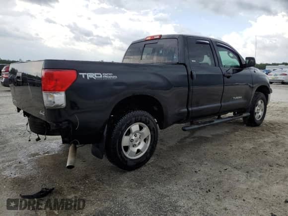 2013 Toyota Tundra z VIN 5TFUM5F1XDX046077, wystawiony jako Copart lot #65893365 z przebiegiem 240 153 mil mil oraz Szkoda całkowita • Salvage title. Historia ofert i sprzedaży dostępna na DreamBid. Obrazek 3.