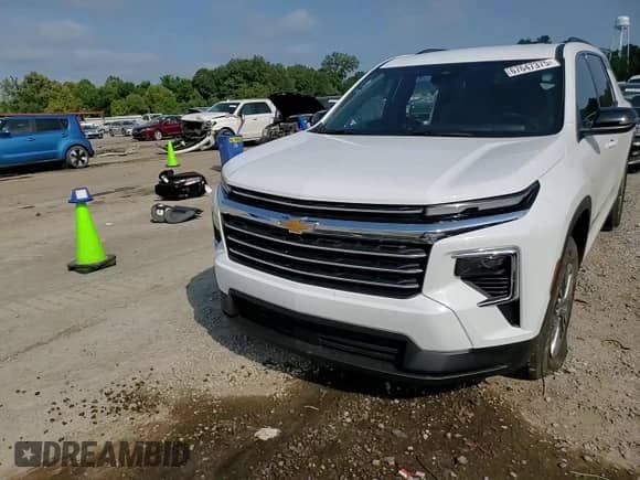 2025 Chevrolet Traverse FWD LT z VIN 1GNERGRS6SJ254843, wystawiony jako Copart lot #67647375 z przebiegiem 4 626 mil mil oraz Szkoda całkowita • Salvage title. Historia ofert i sprzedaży dostępna na DreamBid. Obrazek 14.