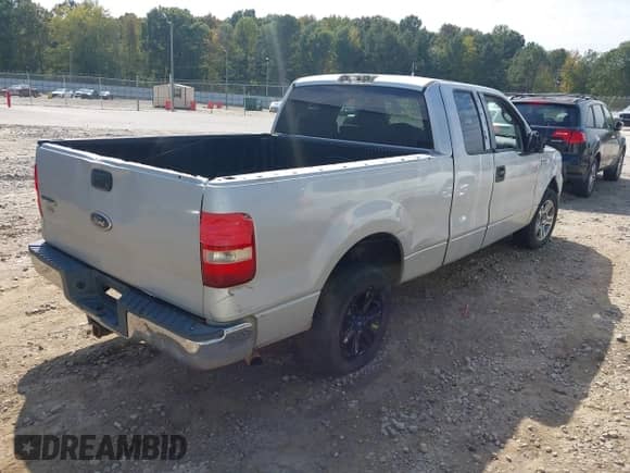 2004 Ford F-150 STX with VIN 1FTRX12W64NA16500, listed as a IAAI auction lot 43423552 with 283,577 mi miles and . Bid and sale history available at DreamBid. Image 4.