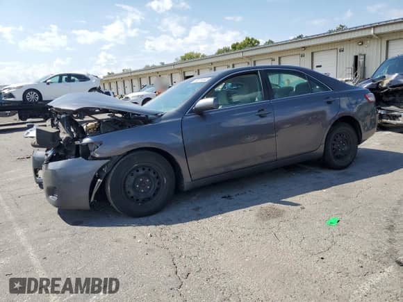 2011 Toyota Camry LE z VIN 4T4BF3EK5BR172539, wystawiony jako Copart lot #80016345 z przebiegiem 185 293 mil mil oraz Czysty tytuł • Clean title. Historia ofert i sprzedaży dostępna na DreamBid. Obrazek 1.