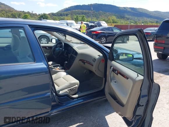 2006 Volvo S60 2.5L Turbo с VIN YV1RS592962540019, выставлен на аукционе IAAI как лот 43203084 с пробегом 176 771 миль миль и . История ставок и продаж доступна на DreamBid. Изображение 5.