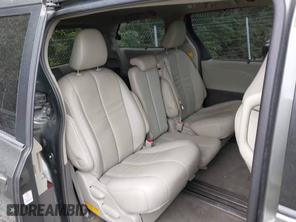 2012 Toyota Sienna XLE с VIN 5TDYK3DC0CS229184, выставлен на аукционе IAAI как лот 43523305 с пробегом 206 407 миль миль и . История ставок и продаж доступна на DreamBid. Изображение 8.