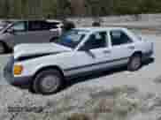 1986 Mercedes-Benz 300 E z VIN WDBEA30D8GA126892, wystawiony jako Copart lot #45038935 z przebiegiem 123 904 mil mil oraz Szkoda całkowita • Salvage title. Historia ofert i sprzedaży dostępna na DreamBid. Obrazek 1.