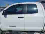 2012 Toyota Tundra z VIN 5TFRU5F15CX026386, wystawiony jako IAAI lot #42588467 z przebiegiem 256 381 mil mil oraz . Historia ofert i sprzedaży dostępna na DreamBid. Obrazek 14.