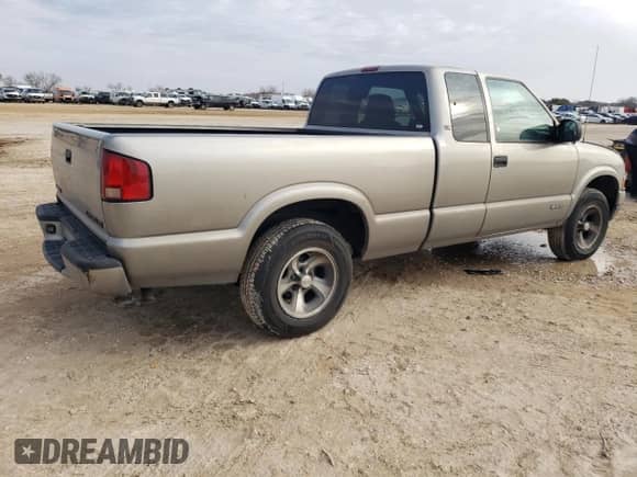 2000 Chevrolet S-10 LS с VIN 1GCCS1959Y8272930, выставлен на аукционе Copart как лот 45386215 с пробегом 242 801 миль миль и Списание • Salvage title. История ставок и продаж доступна на DreamBid. Изображение 3.