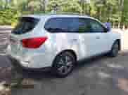 2018 Nissan Pathfinder SV z VIN 5N1DR2MM1JC636471, wystawiony jako IAAI lot #42596915 z przebiegiem 60 802 mil mil oraz . Historia ofert i sprzedaży dostępna na DreamBid. Obrazek 4.