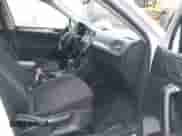 2022 Volkswagen Tiguan S z VIN 3VV1B7AX1NM144102, wystawiony jako IAAI lot #42324072 z przebiegiem 54 974 mil mil oraz . Historia ofert i sprzedaży dostępna na DreamBid. Obrazek 5.