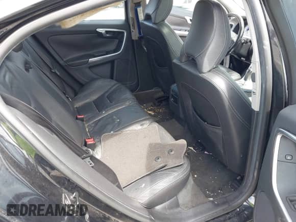 2012 Volvo S60 T6 с VIN YV1902FH5C2105927, выставлен на аукционе IAAI как лот 42721031 с пробегом 89 364 миль миль и . История ставок и продаж доступна на DreamBid. Изображение 8.