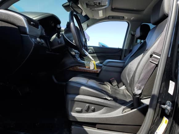 2017 Chevrolet Suburban Premier с VIN 1GNSKJKC4HR207022, выставлен на аукционе Copart как лот 60662095 с пробегом 97 164 миль миль и Списание • Salvage title. История ставок и продаж доступна на DreamBid. Изображение 7.
