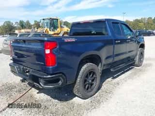 2019 Chevrolet Silverado 1500 Custom Trail Boss z VIN 1GCRYCEF0KZ216170, wystawiony jako IAAI lot #43513449 z przebiegiem 119 794 mil mil oraz . Historia ofert i sprzedaży dostępna na DreamBid. Obrazek 4.