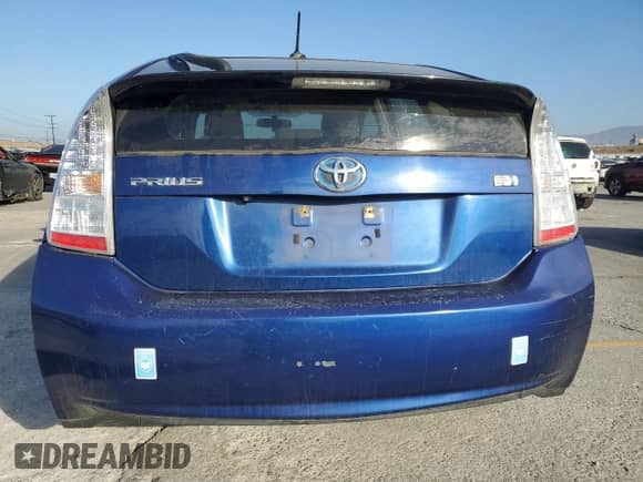 2010 Toyota Prius III with VIN JTDKN3DU3A0131014, listed as a Copart auction lot 82065475 with 114,505 mi miles and Salvage title. Bid and sale history available at DreamBid. Image 6.