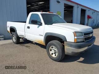 2007 Chevrolet Silverado 3500 SRW Wrk Trk с VIN 1GCHK34UX7E103046, выставлен на аукционе IAAI как лот 42090728 с пробегом 55 376 миль миль и . История ставок и продаж доступна на DreamBid. Изображение 1.