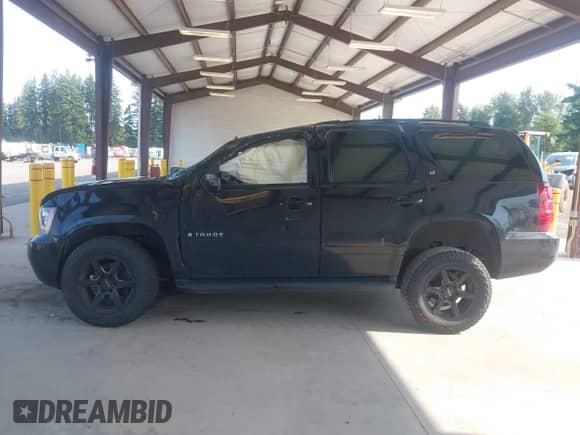2008 Chevrolet Tahoe LTZ z VIN 1GNFK13078J228581, wystawiony jako IAAI lot #42561871 z przebiegiem Nie podano mil oraz . Historia ofert i sprzedaży dostępna na DreamBid. Obrazek 14.