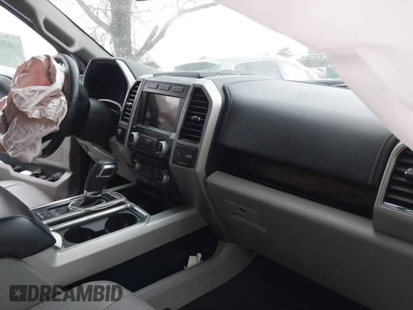 2018 Ford F-150 XL z VIN 1FTEW1EP8JFC58832, wystawiony jako IAAI lot #41663026 z przebiegiem 134 760 mil mil oraz . Historia ofert i sprzedaży dostępna na DreamBid. Obrazek 5.