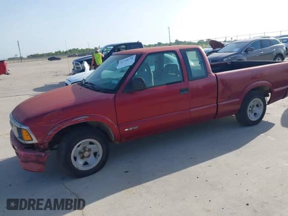1997 Chevrolet S-10 LS с VIN 1GCCS1942VK103239, выставлен на аукционе IAAI как лот 42748370 с пробегом 229 864 миль миль и . История ставок и продаж доступна на DreamBid. Изображение 2.